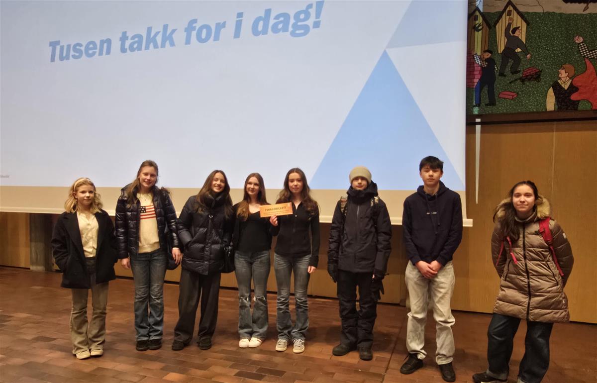 Elever som deltar på innovasjons cup - Klikk for stort bilde