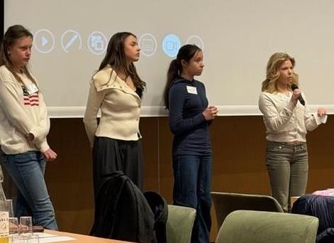 Elever som deltar på innovasjons cup - Klikk for stort bilde